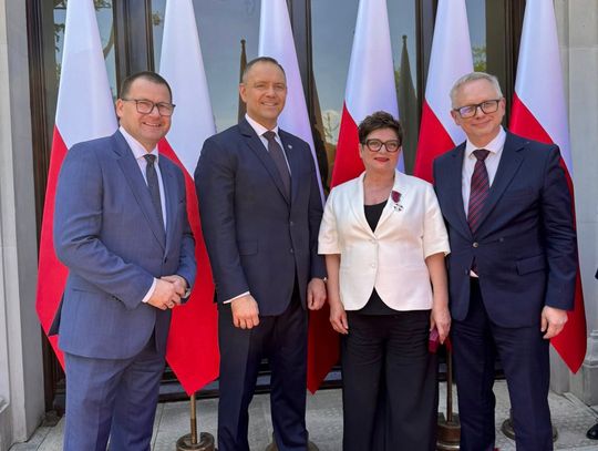 Srebrny Krzyż Zasługi dla radnej Chorzowa Bernadety Biskup Srebrny Krzyż Zasługi dla radnej Chorzowa Bernadety Biskup