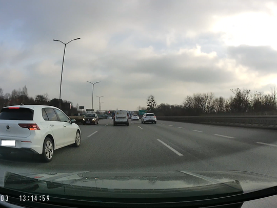 Średnicówką pod prąd. Za kierownicą 75-latek [AKTUALIZACJA]