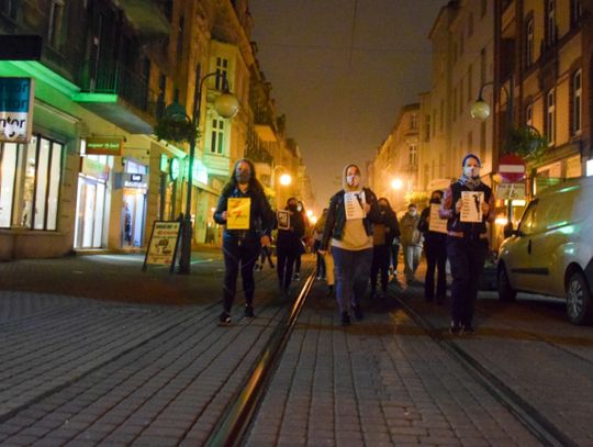 Strajk Kobiet w Chorzowie - Wieczorny spacer z siostrami