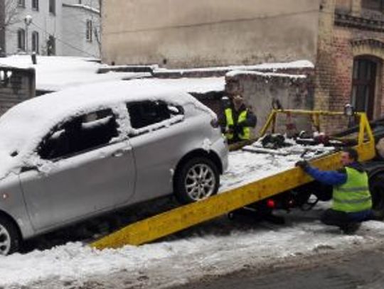 Strażnicy odholowali pierwsze pojazdy