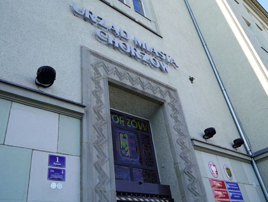 Wejście do Urzędu Miasta Chorzów przy Rynku 1
