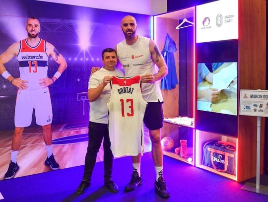 Szafka NBA z pamiątkami Marcina Gortata. Nowa ekspozycja na Stadionie Śląskim 