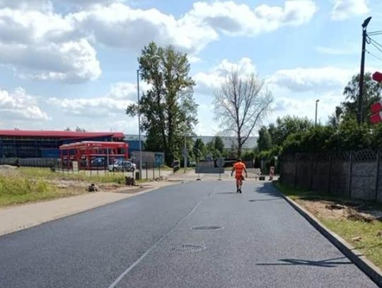 Torowiska z ulicy Leśnej usunięte. Większe bezpieczeństwo i komfort dla kierowców