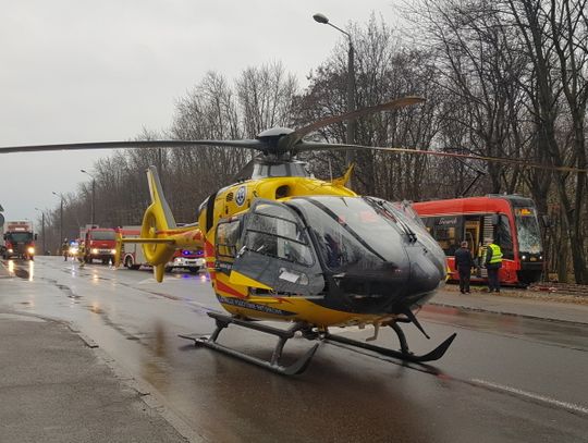 Tragiczny w skutkach wypadek w Świętochłowicach. Nie żyje kierowca samochodu, który miał kolizję z tramwajem [ZDJĘCIA]