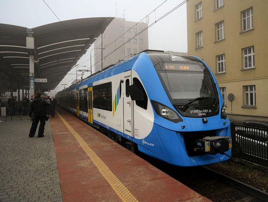 Trzy nowe pociągi Kolei Śląskich już na torach w regionie