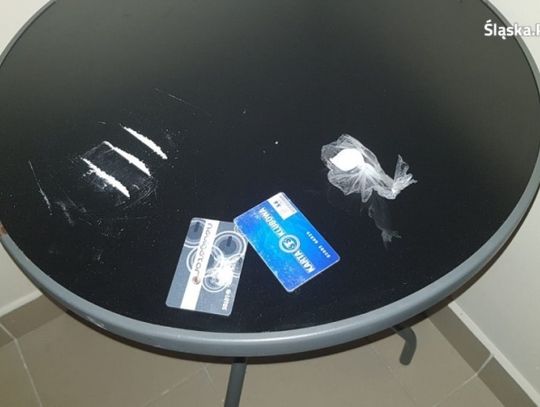 Trzymali towar na ogródku. Na ich trop wpadła policja