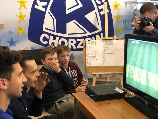 Turniej FIFA w ośrodku Kibice Razem