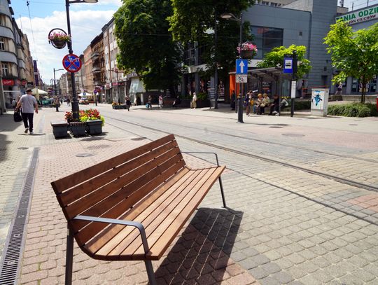 Ulica Wolności wzbogaciła się o nowe ławki
