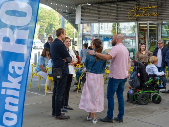 W Chorzowie zbierano podpisy pod petycją o zwiększenie renty socjalnej do minimalnej krajowej - dziś to jedynie 1 217,98 zł [ZDJĘCIA]