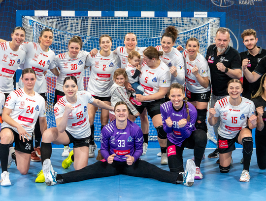 W hali z eRką na piersi: sukcesy pań i porażka panów