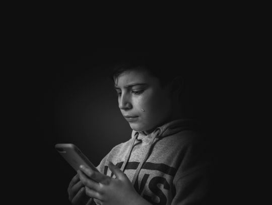 "W sieci nie widzimy łez. Widzimy tylko ekran". Rozmowa z psychologiem na temat hejtu