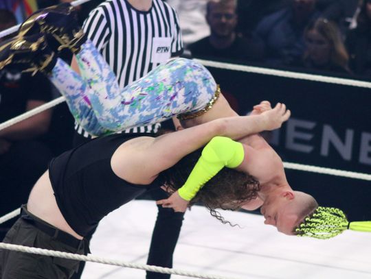 Wielkie show w hali MORiS! Wrestling wysokich lotów porwał publiczność! [ZDJĘCIA]