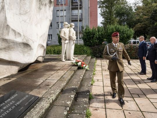 Władze miasta i służby mundurowe upamiętniły 82. rocznicę wybuchu II Wojny Światowej