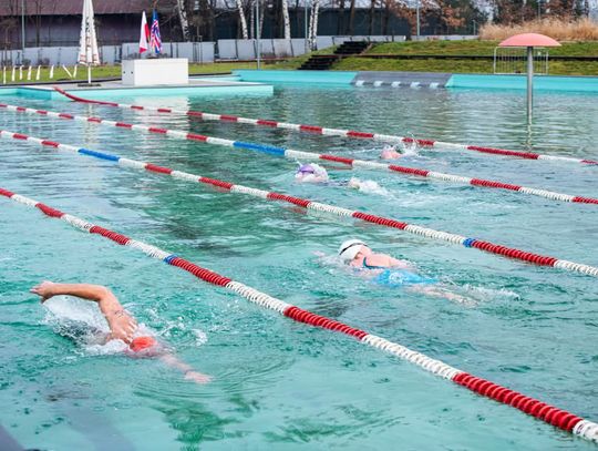 Woda jak z zamrażarki, emocje jak na igrzyskach. Świętochłowice zapraszają na „Lodową Skałkę” Woda jak z zamrażarki, emocje jak na igrzyskach. Świętochłowice zapraszają na „Lodową Skałkę”