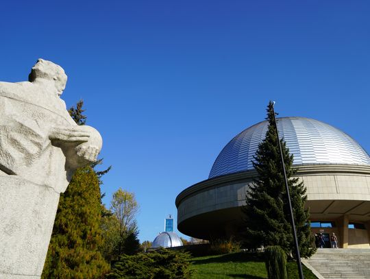 Wyjątkowy duet powraca do Planetarium Śląskiego. Czeka nas muzyczny spacer wśród gwiazd!