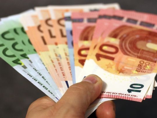 Wymienił milion złotych na fałszywe banknoty. Kontrahenci zapadli się pod ziemię