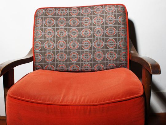 Wypadł z czwartego piętra. Chciał wyrzucić fotel