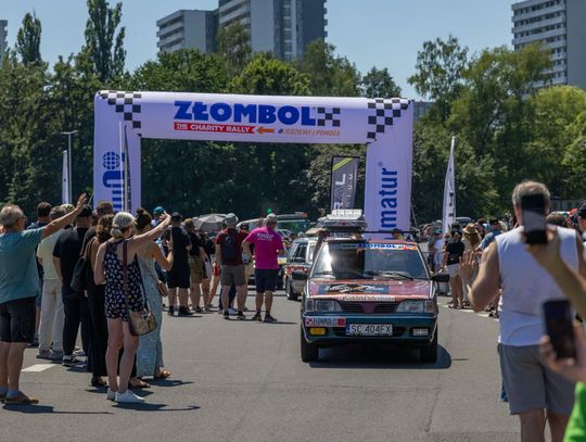 Wyruszyli do Afryki w celu pomocy najmłodszym! Użyli do tego starych aut z byłego bloku wschodniego