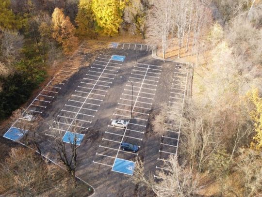 Zakończyły się prace modernizacyjne na alei Łani w Parku Śląskim. Wyremontowano również parking