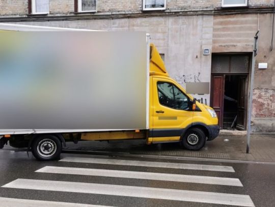 Zaparkował na przejściu... bo było najbliżej