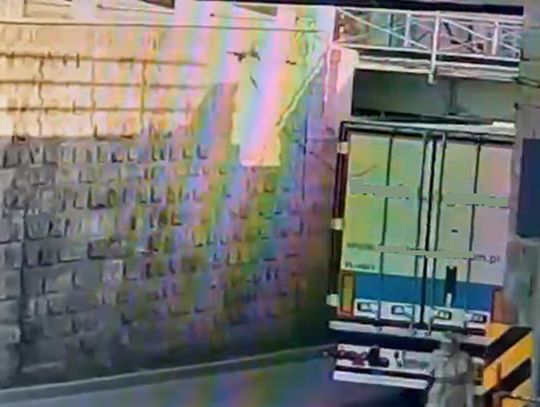 Zignorował zakaz i zerwał sieć trakcyjną [WIDEO]