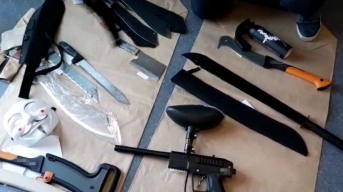 53 pseudokibiców stanie przed sądem