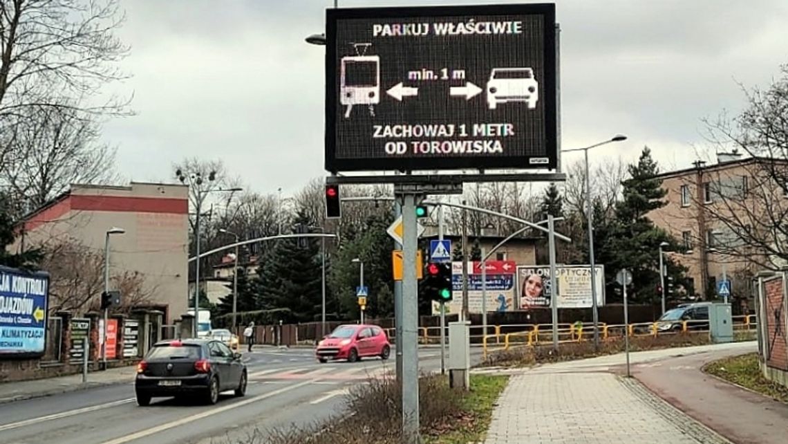 Akcja "Parkuj właściwie - zachowaj 1 metr od torowiska" wciąż aktualna Akcja "Parkuj właściwie - zachowaj 1 metr od torowiska" wciąż aktualna
