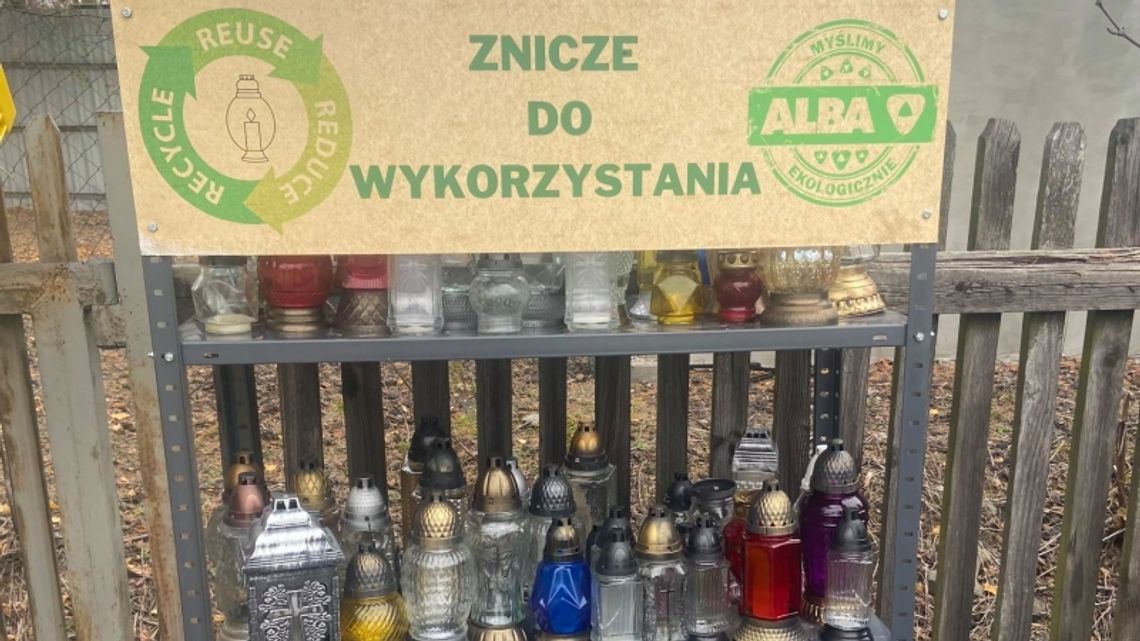 ALBA Chorzów daje drugie życie zniczom. Podstawiono regały na chorzowskich cmentarzach