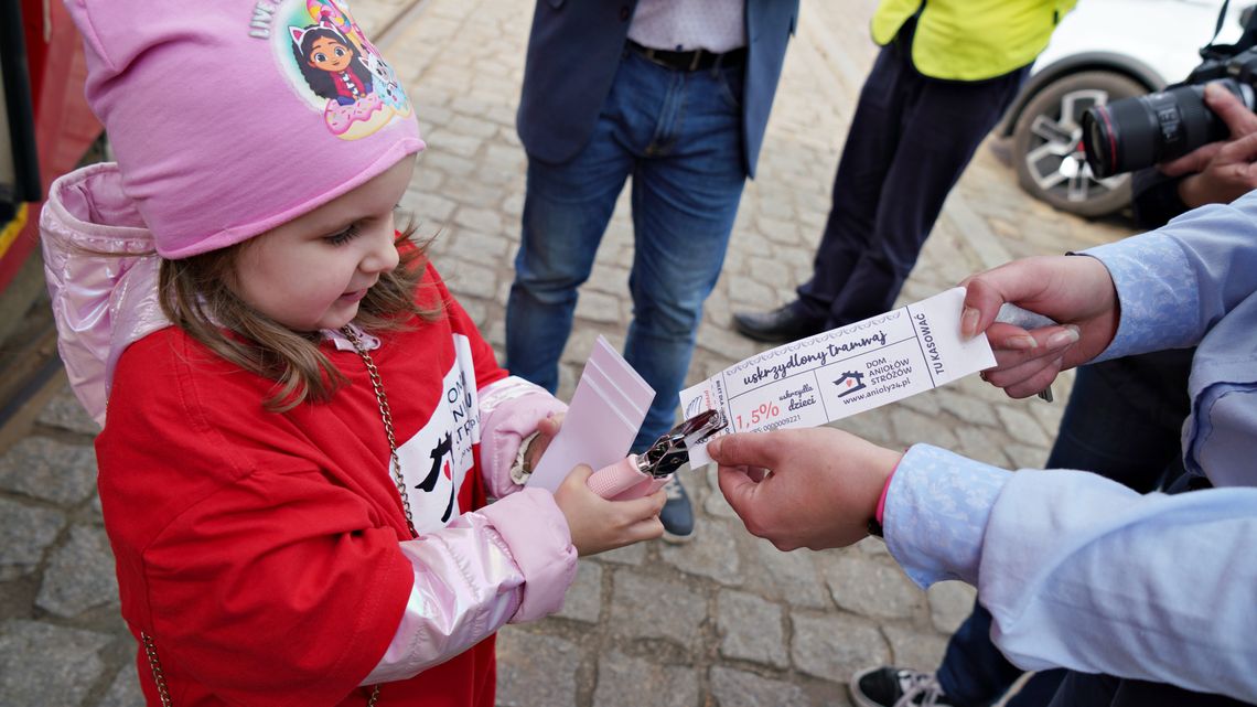 Anielski kurs „Siódemki”. Zbigniew Rokita i Dom Aniołów Stróżów ruszają w miasto po 1,5% Anielski kurs „Siódemki”. Zbigniew Rokita i Dom Aniołów Stróżów ruszają w miasto po 1,5%