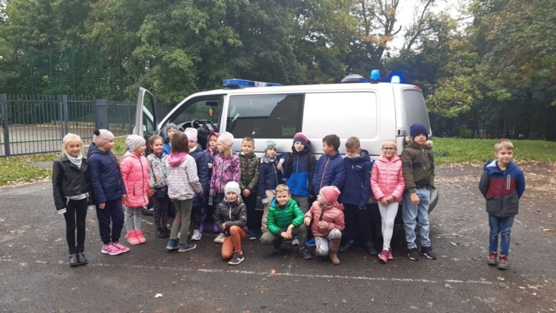 Bezpieczna droga do szkoły z chorzowskimi mundurowymi Bezpieczna droga do szkoły z chorzowskimi mundurowymi