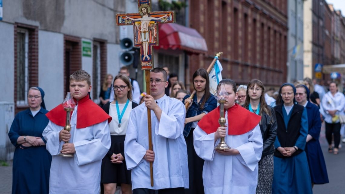 Boże Ciało w Chorzowie. Tłumy mieszkańców wzięły udział w procesjach [ZDJĘCIA]