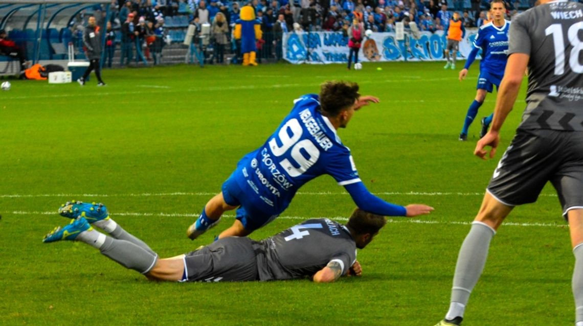 Brak pomysłu na grę, sporo błędów i gol samobójczy. Ruch przegrywa w Pruszkowie!