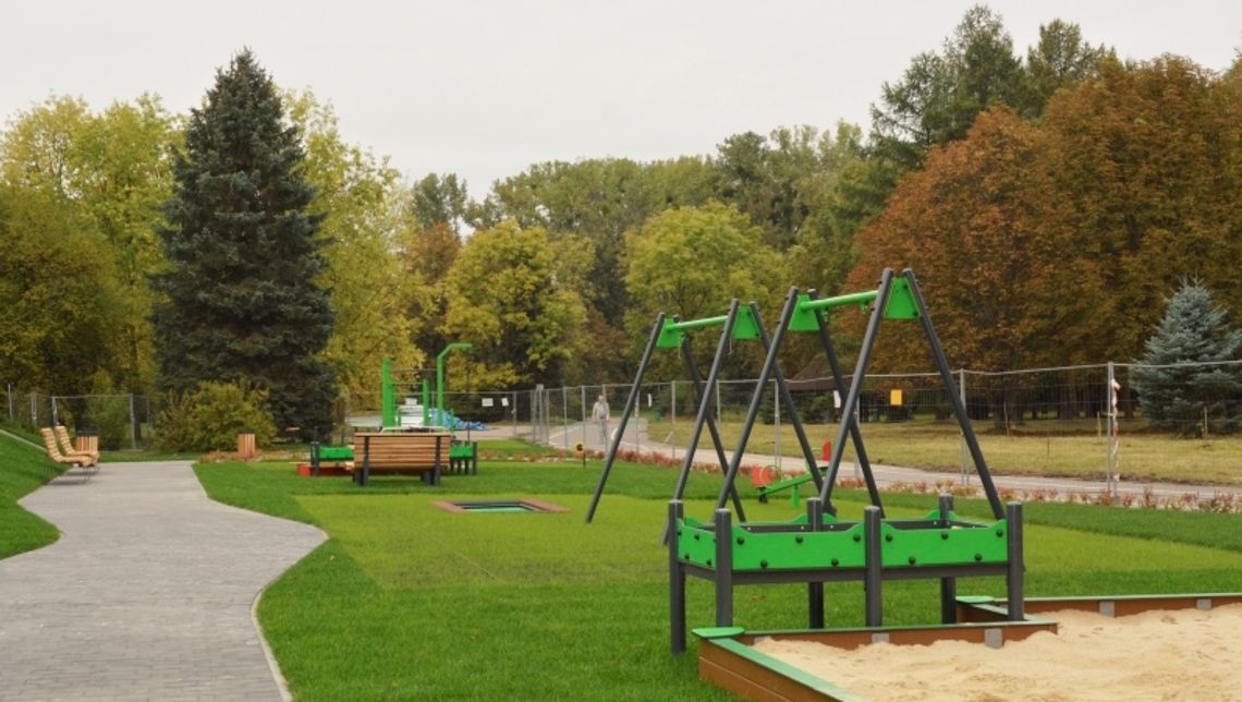 Budowa placu zbaw w Parku Śląskim dobiega końca Budowa placu zbaw w Parku Śląskim dobiega końca
