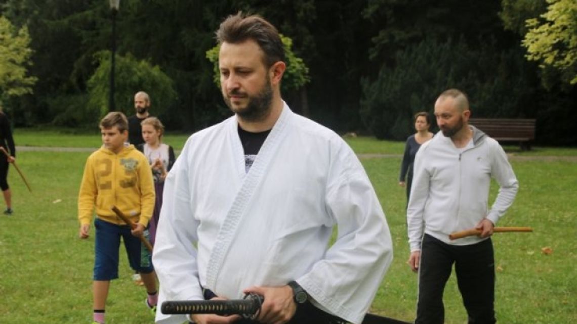 Chłodne Śniadanie na trawie z shinkendo