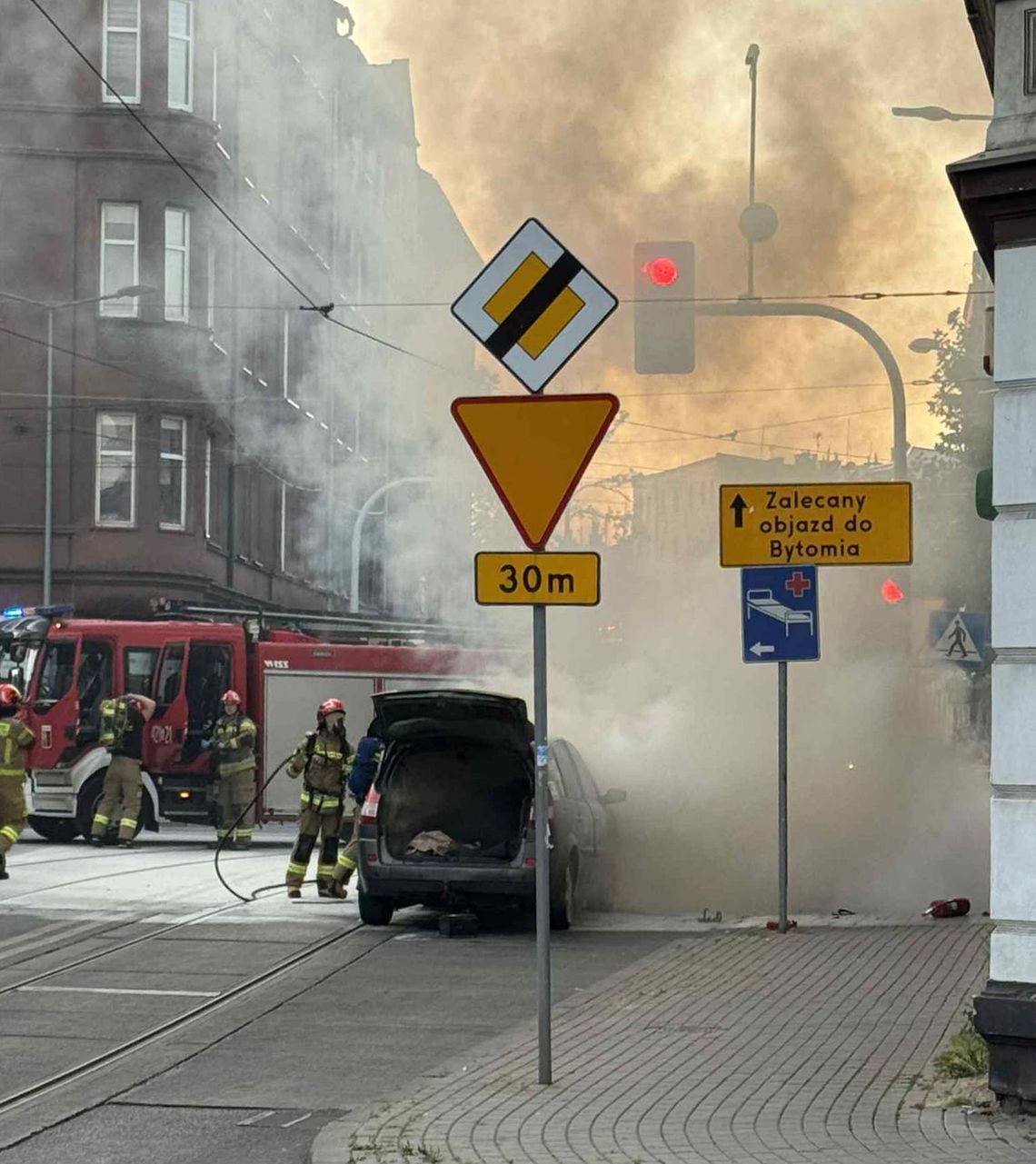 Chorzów: taksówka stanęła w płomieniach Chorzów: taksówka stanęła w płomieniach