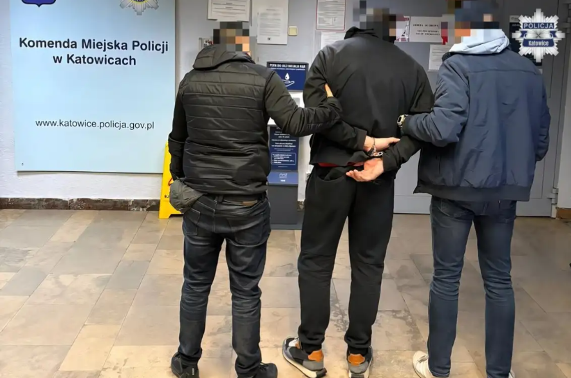 Chorzowianin wsiadł do samochodu obcej kobiety i zaczął grozić jej nożem. Usłyszał siedem zarzutów!