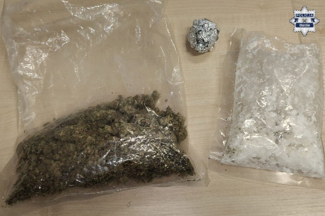 Chorzowscy policjanci ujęli mężczyznę, który w swoim mieszkaniu posiadał 93 działki dealerskie