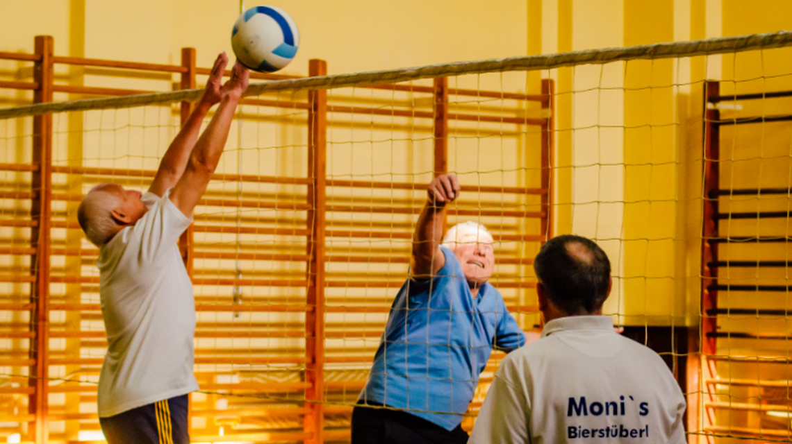 Chorzowscy seniorzy rywalizowali w turnieju minisiatkówki