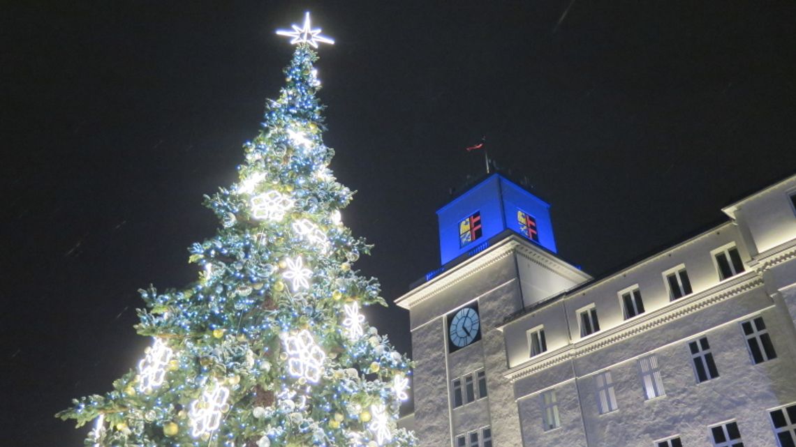 Chorzowski Jarmark trwa! Wśród atrakcji koncerty, pokazy, warsztaty i Mikołaj z reniferami [PROGRAM]