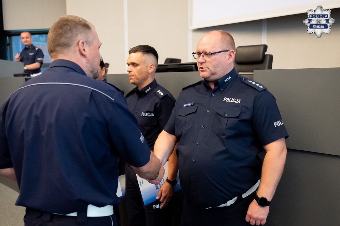 Chorzowski policjant wyróżniony! To wyraz uznania za zaangażowanie i walkę o poprawę bezpieczeństwa Chorzowski policjant wyróżniony! To wyraz uznania za zaangażowanie i walkę o poprawę bezpieczeństwa