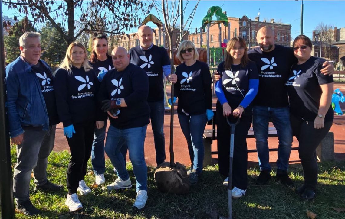 Chropaczów coraz bardziej zielony. Dzięki obietnicy prezydenta wreszcie powstał nowy skwer: Zobacz film Chropaczów coraz bardziej zielony. Dzięki obietnicy prezydenta wreszcie powstał nowy skwer: Zobacz film