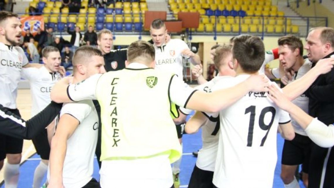 Clearex awansuje na podium