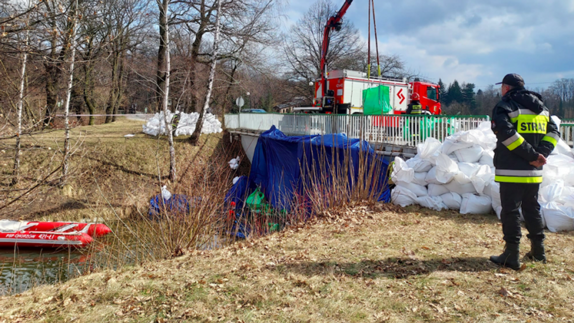 Ćwiczenia straży pożarnej i ocena techniczna kanału regatowego w jednym Ćwiczenia straży pożarnej i ocena techniczna kanału regatowego w jednym
