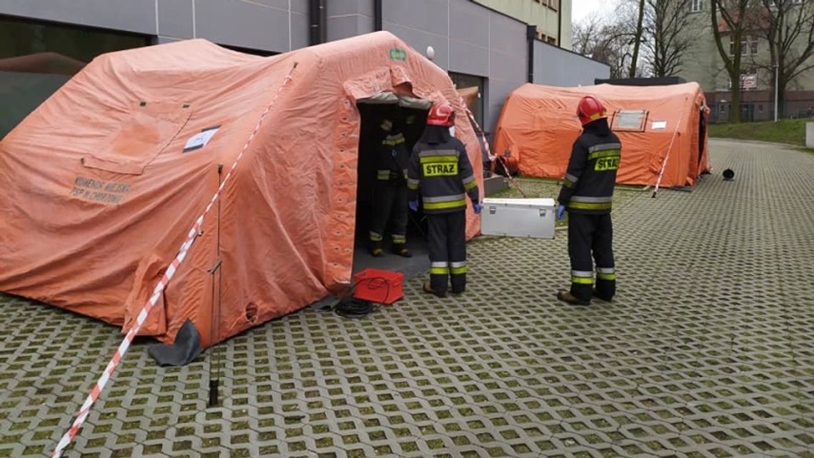 Ćwiczenia straży pożarnej na wypadek koronawirusa