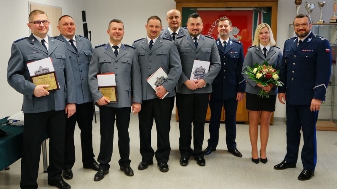 Czas na pożegnanie z mundurem. Kilkunastu chorzowskich policjantów przeszło na emeryturę