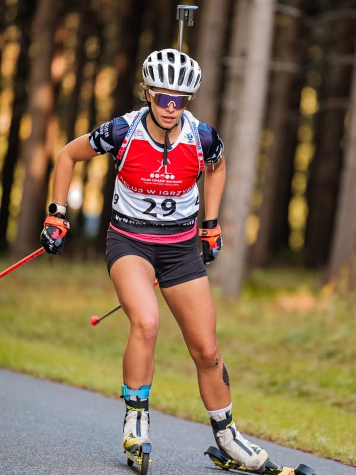 Cztery medale UKS Biathlon Chorzów! Suchodolski i Ciesek na podium mistrzostw Polski Zawodniczka podczas rywalizacji w biathlonie na nartorolkach