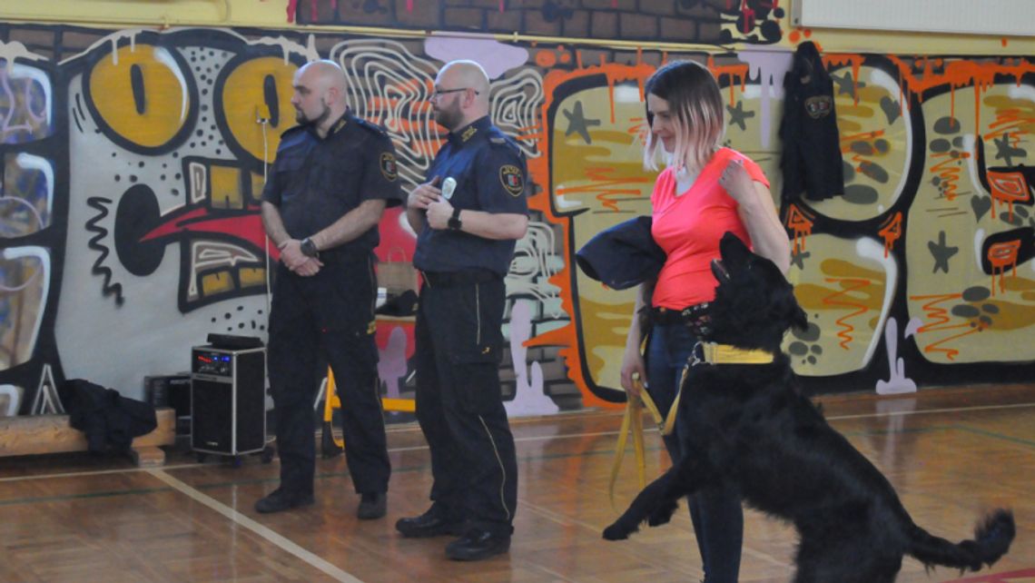 Czy pies musi gryźć? Chorzowscy strażnicy miejscy odpowiadają Czy pies musi gryźć? Chorzowscy strażnicy miejscy odpowiadają