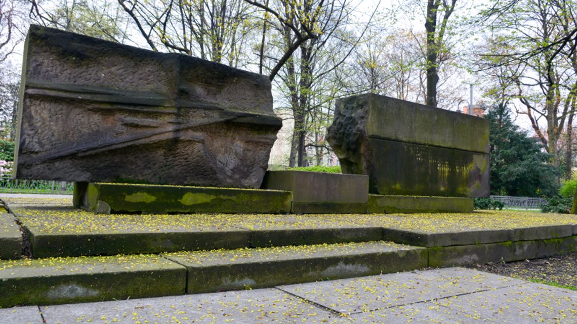 Czy pomnik pamięci żołnierzy Armii Czerwonej zniknie z Parku Hutników?