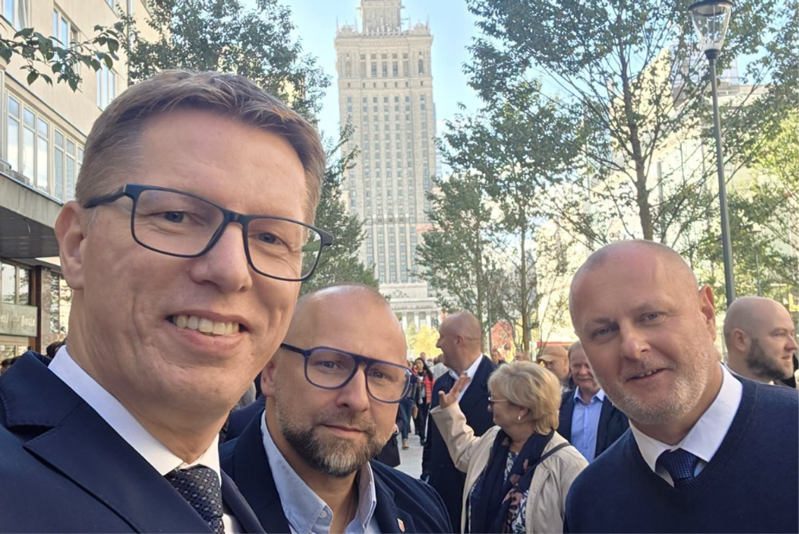 Daniel Beger zapewnia, że nie chodzi o politykę. Tyle że Morawiecki już szykuje się do wyborów. Przypadek? Daniel Beger zapewnia, że nie chodzi o politykę. Tyle że Morawiecki już szykuje się do wyborów. Przypadek?