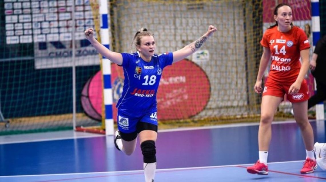 Drugi zespół szczypiornistek umocnił się na prowadzeniu Drugi zespół szczypiornistek umocnił się na prowadzeniu